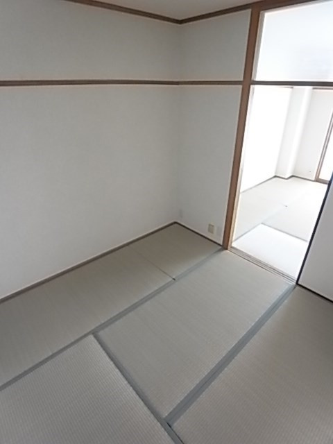 尼崎市西立花町３丁目のアパートの和室