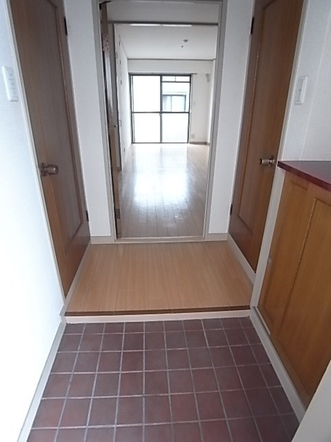 尼崎市西立花町３丁目のアパートの玄関