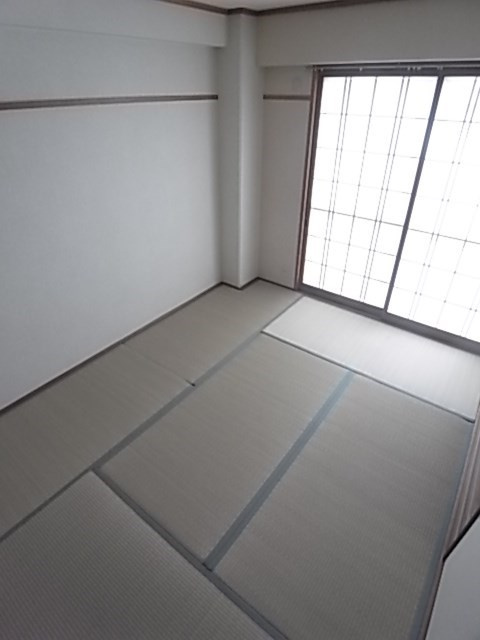 尼崎市西立花町３丁目のアパートの寝室
