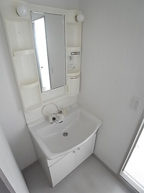 尼崎市西立花町３丁目のアパートの洗面所
