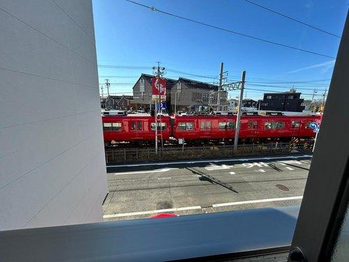 限定１邸！【秀光ビルド】豊川市牛久保分譲住宅のバルコニー|バルコニーから特等席で電車が眺められます♪（2025年11月）撮影
