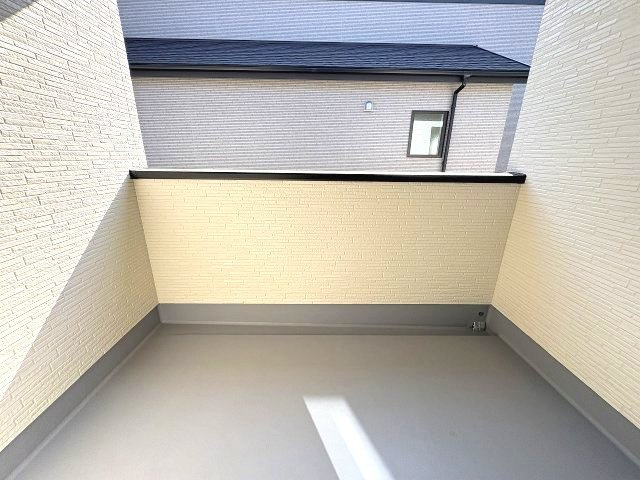 【バルコニー】 | 福岡市西区今津16期　60号棟（全64区画）【仲介手数料無料・0円】 | 施工例。施工例は完成時と異なる場合があります。