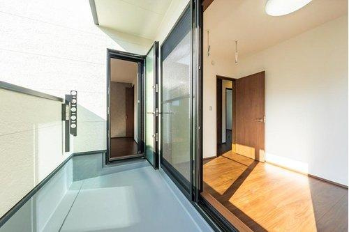 限定１邸！【秀光ビルド】豊田市野見山町分譲住宅のバルコニー|バルコニー：◎ガーデニングも楽しめる広さと日当たり。家族みんなの癒し空間、心豊かな暮らしの始まりに♪（2026年1月）撮影