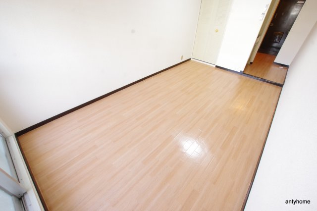 コボリマンション新大阪　仲介手数料無料の洋室
