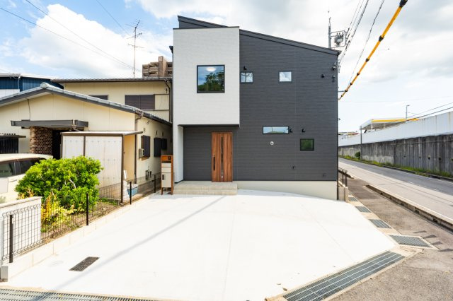 【秀光ビルド】岡崎市羽根町分譲の外観|外観全景。北側道路より撮影