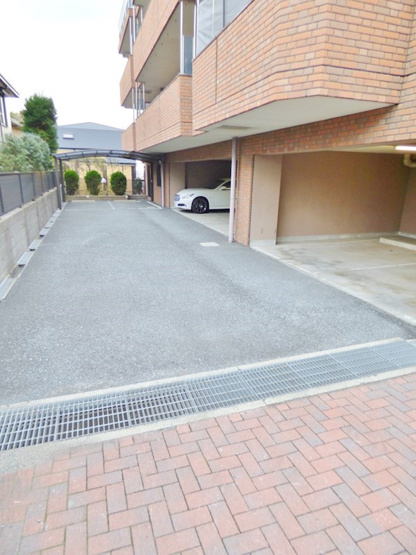 【駐車場】ブリックブロック
