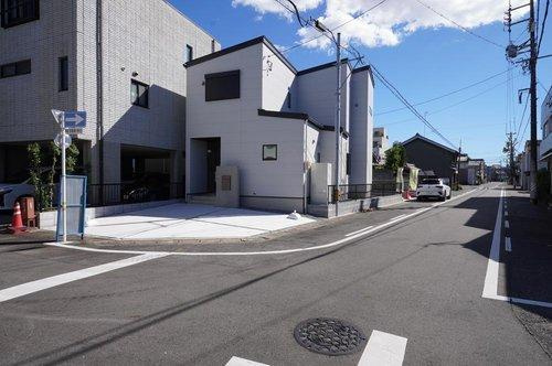 【秀光ビルド】岐阜市浪花町分譲住宅1号地の前面道路含む現地写真|北側道路6.0ｍ、西側道路7.8ｍ。前面道路も広く駐車がしやすいです。