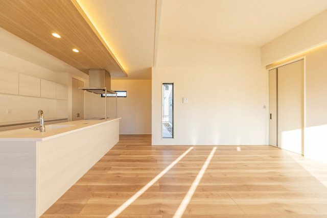 【秀光ビルド】岐阜市中鶉D号地分譲住宅の居間・リビング|LDKを南側より撮影