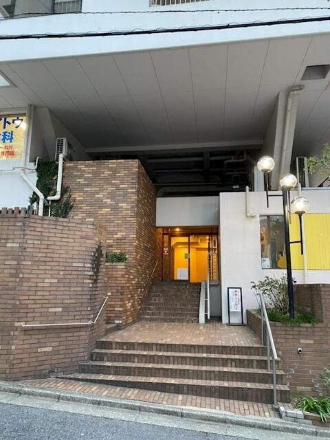 常盤松ロイアルハイツのエントランス