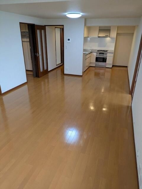 常盤松ロイアルハイツの居間・リビング