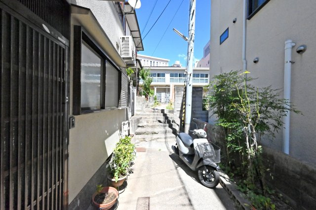 神戸市中央区再度筋町建築条件無し売土地の前面道路含む現地写真|西側の私道からの写真です。