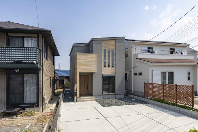 愛知県知多市新舞子字北西田34番4の外観|知多市新舞子分譲：外観南西より。南道路に面し日当たり・通風ともに良好。車3台駐車可のゆったり敷地。