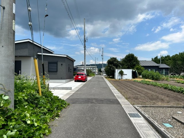 【秀光ビルド】大垣市昼飯町Ⅰ期2号地分譲住宅のその他|東側の前面道路（2026年7月）南より撮影