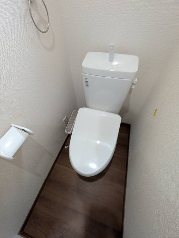 HSフラットのトイレ|落ち着いた色調のトイレです