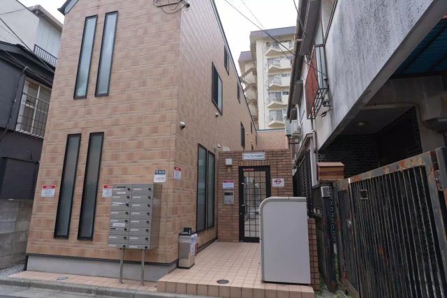 AP1169 アーバンプレス北新宿Ⅱ 101の外観|




