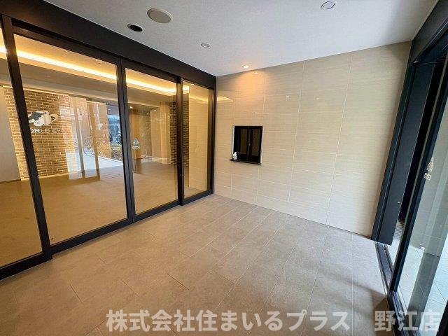 ワールドアイ都島駅前のエントランス