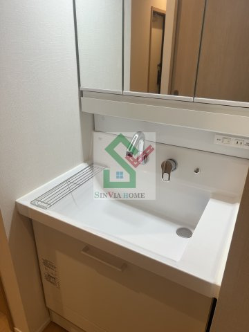 リバティ大泉学園の独立洗面台