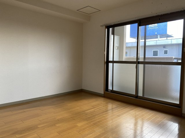 サンバレイ緑地A棟の居間・リビング