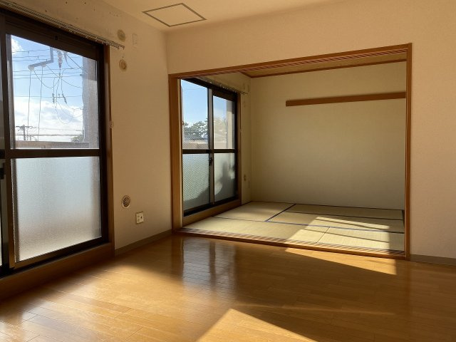 サンバレイ緑地A棟の居間・リビング