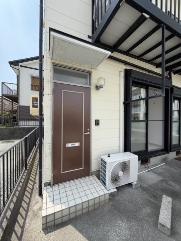 イーストハウスの玄関