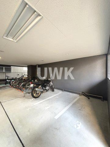 名古屋市中川区尾頭橋３丁目の賃貸マンションの駐車場
