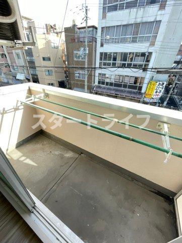 大阪市淀川区東三国１丁目の賃貸マンションのバルコニー