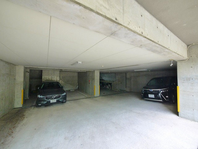 レオパレス佐保川の駐車場|カースペースがあります