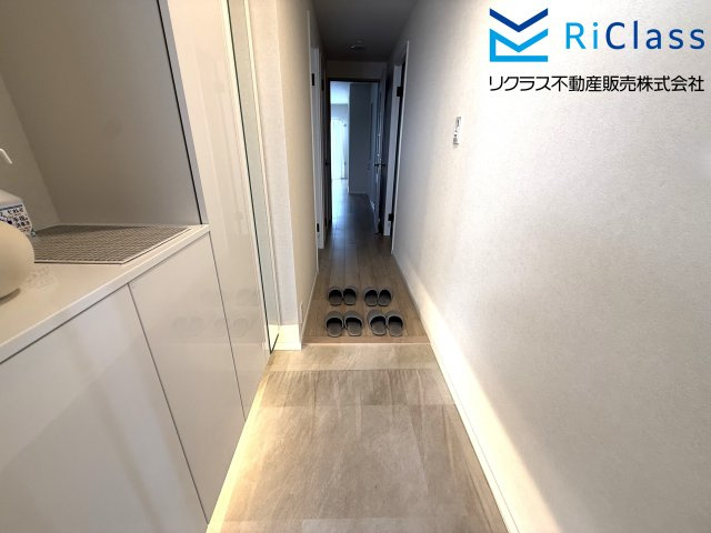 グランフェルティ神戸山手通りの玄関|収納もある玄関です