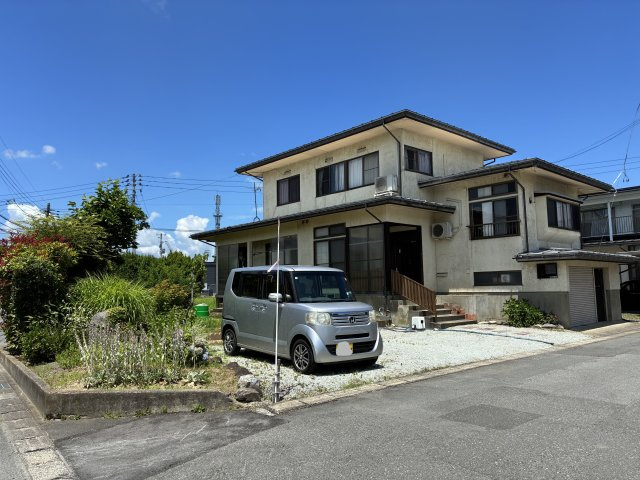 米沢市成島町２丁目　二階建て中古住宅の外観