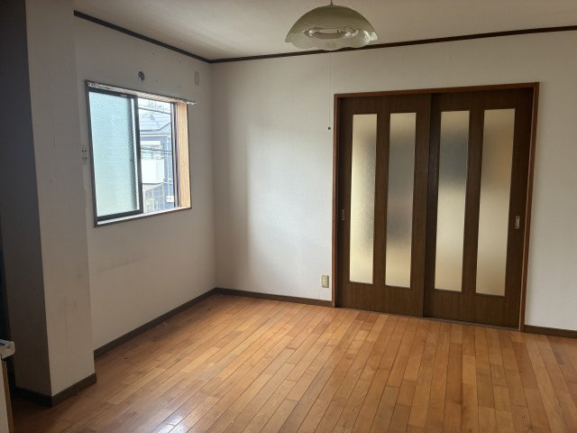 東新川町テナント兼住居の居間・リビング