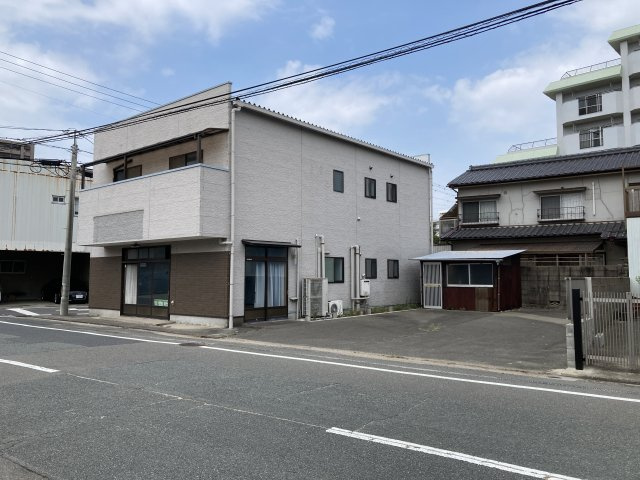 東新川町テナント兼住居の外観