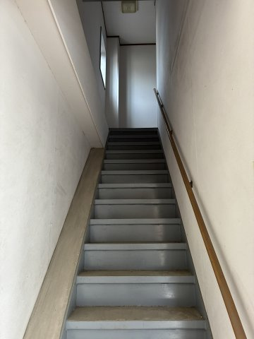 東新川町テナント兼住居の内装