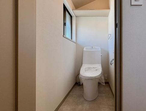 【中古】日高市横手2丁目リフォーム中古住宅のトイレ|シンプルなトイレスペース