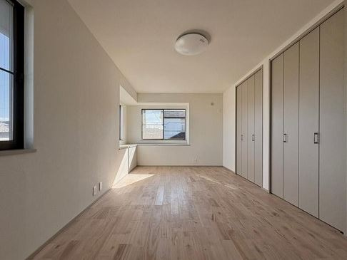 【中古】日高市横手2丁目リフォーム中古住宅の洋室|2F 9.7帖洋室です！主寝室にいかがでしょうか！