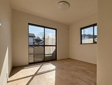 【中古】日高市横手2丁目リフォーム中古住宅の洋室|2F 6.2帖洋室です！2面採光で明るいです！