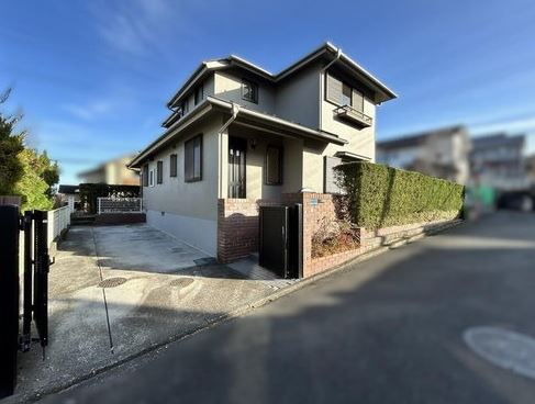 【中古】日高市横手2丁目リフォーム中古住宅の外観|緑豊かな自然あふれる心地よい住環境です
