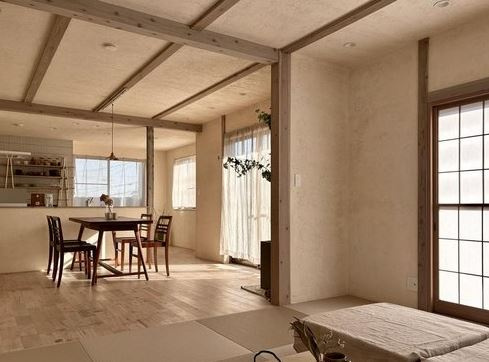 【中古】日高市横手2丁目リフォーム中古住宅の居間・リビング|リビングと8帖和室が続き間です