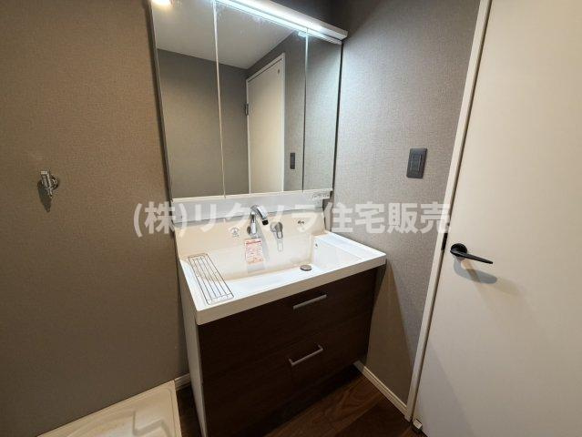 北中振1丁目　中古一戸建ての独立洗面台|■物件内覧・資金計画相談・住宅ローン相談、リフォーム相談、お問合せ受付中■
※当日・翌日のご内覧、ご相談はお電話でのお問合せがスムーズです！
