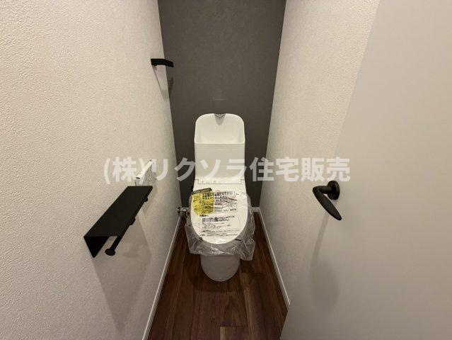 北中振1丁目　中古一戸建てのトイレ|温水洗浄便座付き
■物件内覧・資金計画相談・住宅ローン相談、リフォーム相談、お問合せ受付中■
※当日・翌日のご内覧、ご相談はお電話でのお問合せがスムーズです！