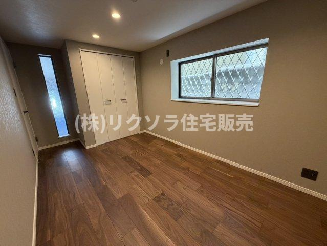 北中振1丁目　中古一戸建ての洋室|1階洋室6.5帖
■物件内覧・資金計画相談・住宅ローン相談、リフォーム相談、お問合せ受付中■
※当日・翌日のご内覧、ご相談はお電話でのお問合せがスムーズです！