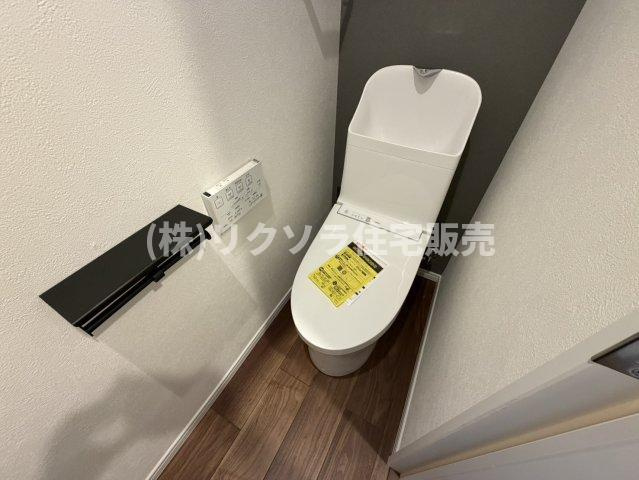 北中振1丁目　中古一戸建ての内装|2階トイレ
■物件内覧・資金計画相談・住宅ローン相談、リフォーム相談、お問合せ受付中■
※当日・翌日のご内覧、ご相談はお電話でのお問合せがスムーズです！