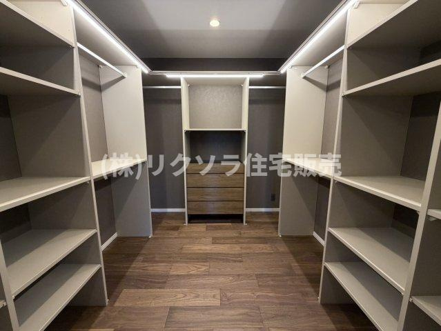 北中振1丁目　中古一戸建ての収納|大容量ウォークインクローゼット
■物件内覧・資金計画相談・住宅ローン相談、リフォーム相談、お問合せ受付中■
※当日・翌日のご内覧、ご相談はお電話でのお問合せがスムーズです！