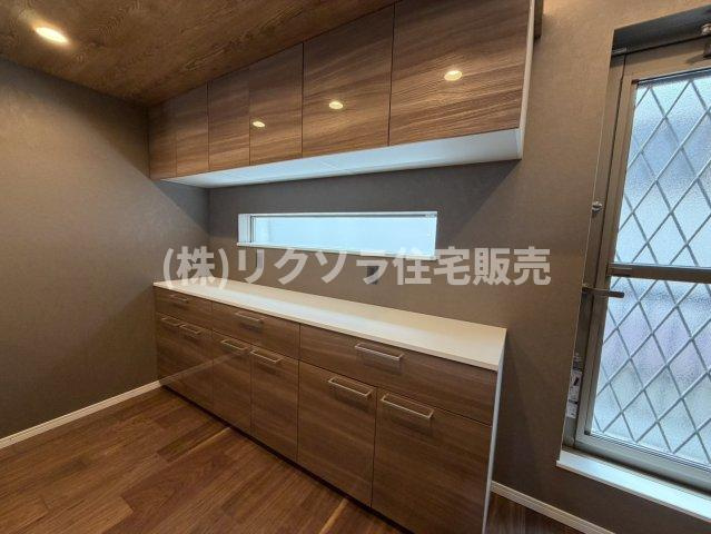 北中振1丁目　中古一戸建ての収納|大容量カップボード
■物件内覧・資金計画相談・住宅ローン相談、リフォーム相談、お問合せ受付中■
※当日・翌日のご内覧、ご相談はお電話でのお問合せがスムーズです！