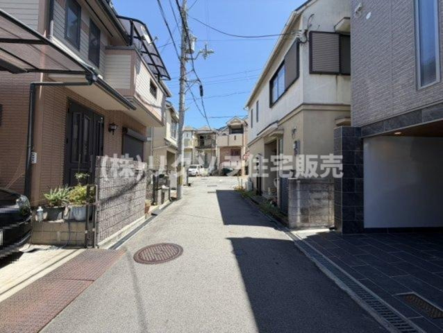 北中振1丁目　中古一戸建ての前面道路含む現地写真|前道　北　幅員3.5ｍ
■物件内覧・資金計画相談・住宅ローン相談、リフォーム相談、お問合せ受付中■
※当日・翌日のご内覧、ご相談はお電話でのお問合せがスムーズです！