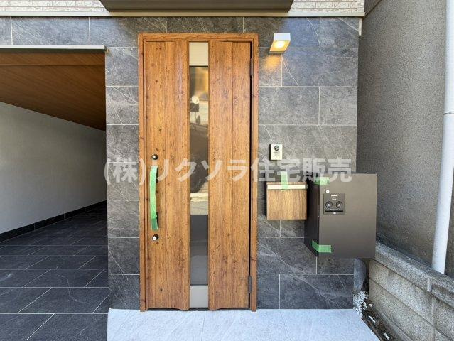北中振1丁目　中古一戸建ての玄関|玄関ドア
■物件内覧・資金計画相談・住宅ローン相談、リフォーム相談、お問合せ受付中■
※当日・翌日のご内覧、ご相談はお電話でのお問合せがスムーズです！