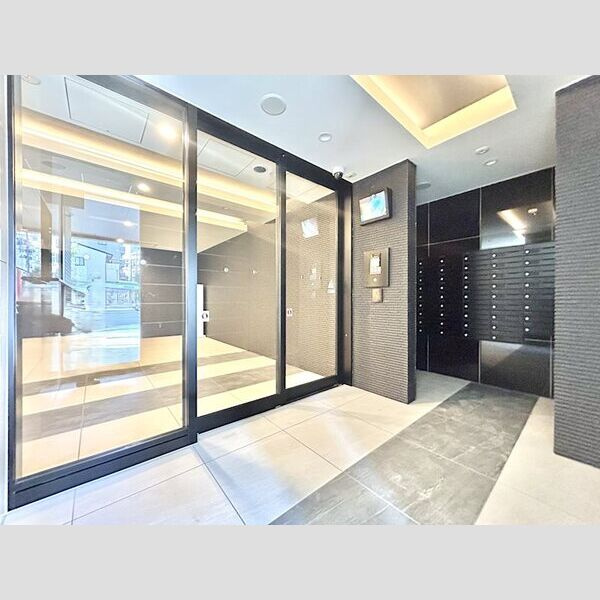 名古屋市中区葵１丁目の賃貸マンションのエントランス