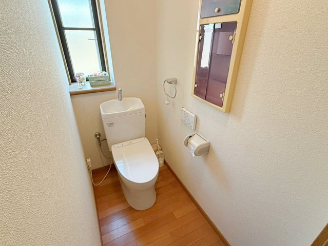 和泉市弥生町2丁目　中古戸建のトイレ