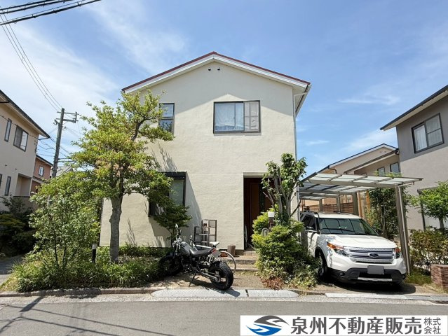 和泉市弥生町2丁目　中古戸建の前面道路含む現地写真