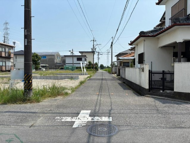 新築戸建　大垣市楽田町　全3区画分譲の前面道路含む現地写真|「現地（2026年8月3日）撮影」　
■前面道路　
■ヤマダ不動産　株式会社リライフ
