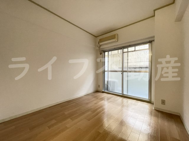 大洋ハイツ永和の居間・リビング|こちらの居間で趣味の時間をお楽しみください